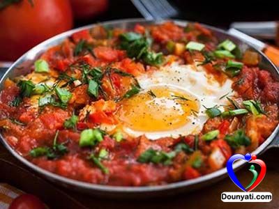 طريقة عمل شكشوكة البيض مع الطماطم